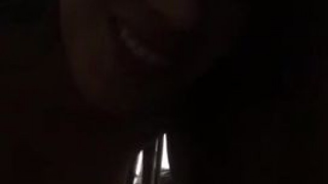 Sugar b. haciendo sexo oral a su sugar daddy